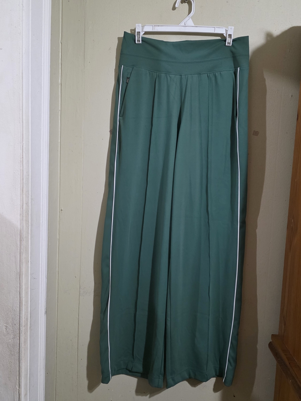 Athleta Green Venice Hight Rise Wide Leg Track Pants Size M Excellent Condition